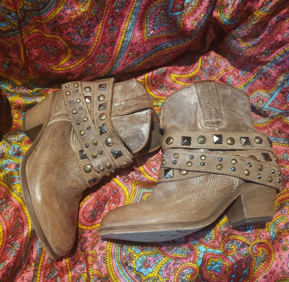 Corral Distressed Western Ankle Boots With Studded Straps Women's Size 8 Shoes